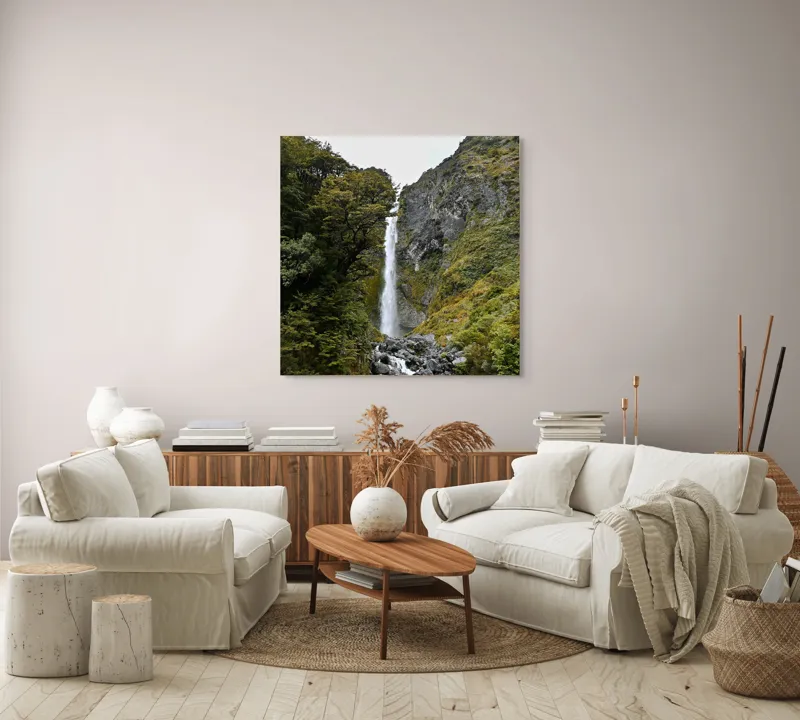 Tablou Canvas, "Cascada în mijlocul naturii sălbatice", Cascadă, Pădure, Stânci, Verdeață, Râu, Cer, Natură, Relaxează, Pitoresc, Munte, 100 x 100 cm – poza 3