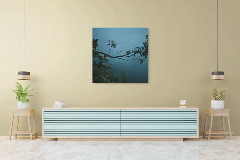 Tablou Canvas, "Misterul pădurii în ceață albastră", Frunziș, Ceață, Ramură, Natură, Liniște, Mister, Melancolie, Verdeață, 100 x 100 cm – poza 5