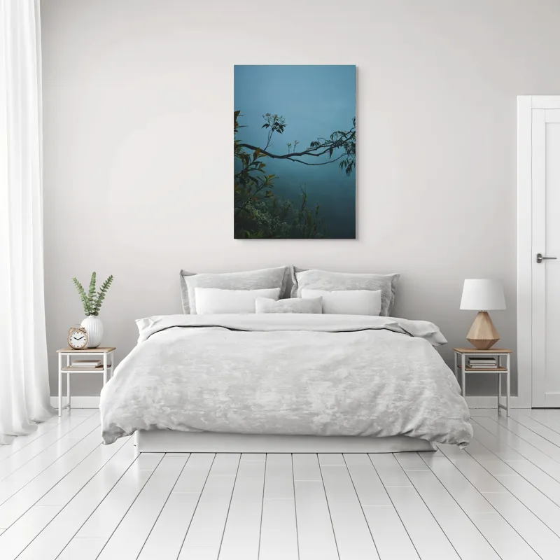 Tablou Canvas, "Misterul pădurii în ceață albastră", Frunziș, Ceață, Ramură, Natură, Liniște, Mister, Melancolie, Verdeață, 70 x 100 cm – poza 3