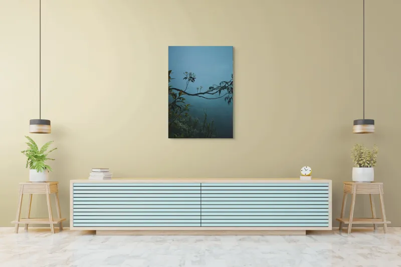 Tablou Canvas, "Misterul pădurii în ceață albastră", Frunziș, Ceață, Ramură, Natură, Liniște, Mister, Melancolie, Verdeață, 70 x 100 cm – poza 5