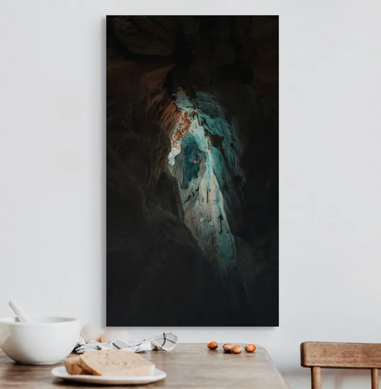 Tablou Canvas, "Lumina magică a peșterii misterioase", Scris, Stancă, Lumini, Natură, Texturi, Umbre, Contrast, Adâncime, Mister., 50 x 90 cm – poza 3