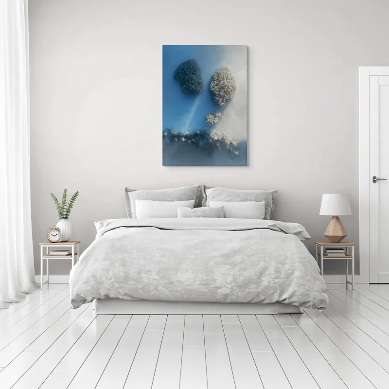 Tablou Canvas, "Dansul umbrei în zăpadă albăstruie", Mister, Natură, Iarnă, Pădure, Zăpadă, Lumină, Umbră, Înălțime, Contrast, Tăcere, 70 x 100 cm – poza 3