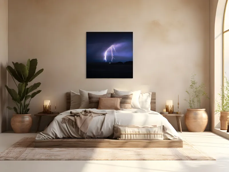 Tablou Canvas, "Fulgerul ce despică cerul nopții", Fulger, Cer, Noapte, Lumină, Horizon, Natură, Dramatic, Energie, Peisaj, Violete., 100 x 100 cm – poza 4