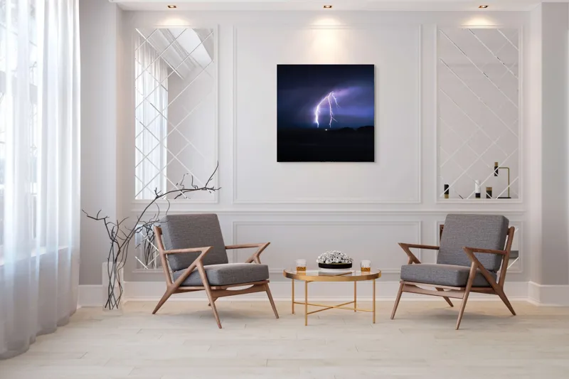 Tablou Canvas, "Fulgerul ce despică cerul nopții", Fulger, Cer, Noapte, Lumină, Horizon, Natură, Dramatic, Energie, Peisaj, Violete., 100 x 100 cm – poza 7