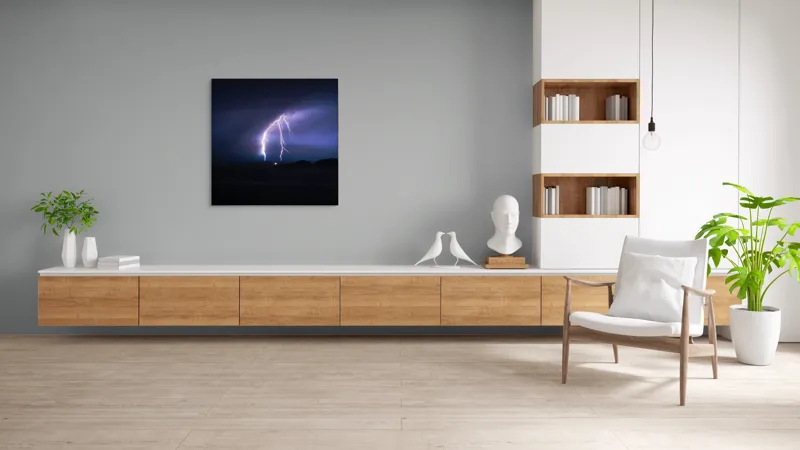 Tablou Canvas, "Fulgerul ce despică cerul nopții", Fulger, Cer, Noapte, Lumină, Horizon, Natură, Dramatic, Energie, Peisaj, Violete., 100 x 100 cm – poza 8
