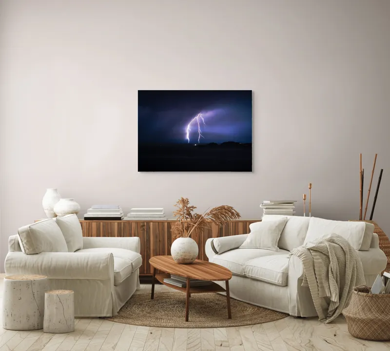 Tablou Canvas, "Fulgerul ce despică cerul nopții", Fulger, Cer, Noapte, Lumină, Horizon, Natură, Dramatic, Energie, Peisaj, Violete., 100 x 70 cm – poza 3
