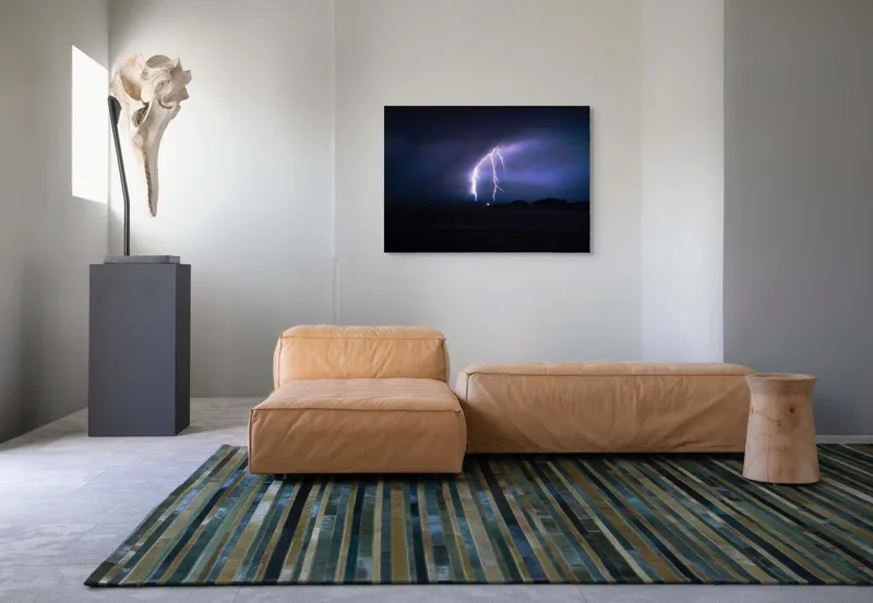 Tablou Canvas, "Fulgerul ce despică cerul nopții", Fulger, Cer, Noapte, Lumină, Horizon, Natură, Dramatic, Energie, Peisaj, Violete., 100 x 70 cm – poza 7