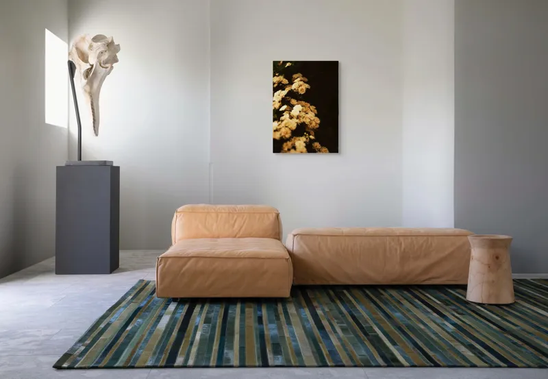 Tablou Canvas, "Flori delicate sub lumina apusului", Flori, Aurii, Întunecat, Misterios, Contrast, Textură, Delicatețe, Seară, 50 x 70 cm – poza 7