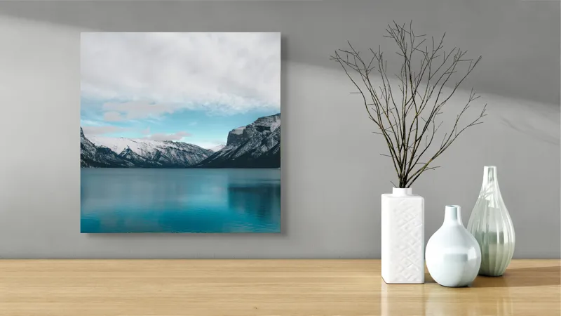 Tablou Canvas, "Muntele și lacul albastru polar", Lac, Munți, Zăpadă, Cer, Norii, Reflecție, Peisaj, Calm, Natură, Grandios, 50 x 50 cm – poza 3