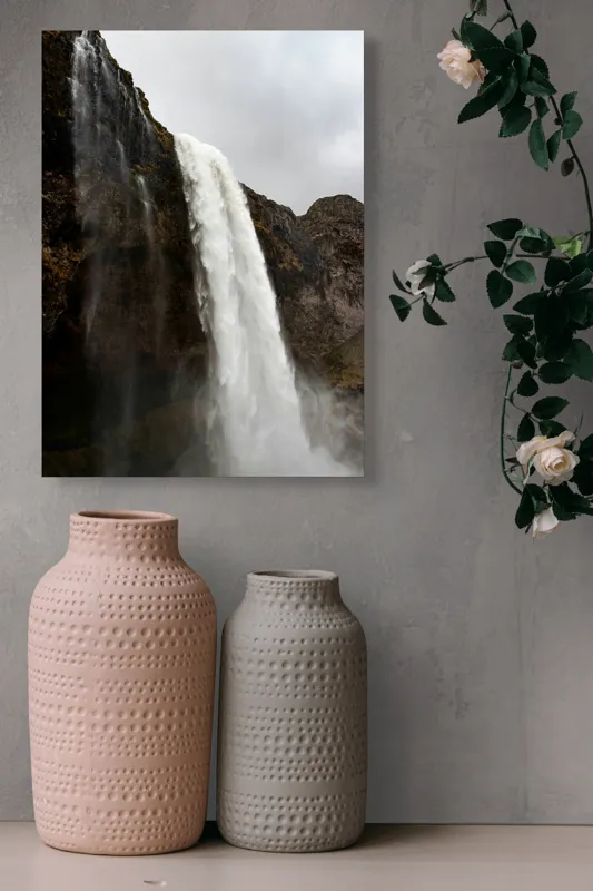Tablou Canvas, "Cascada înghețată în timpuri tulburătoare", Cascadă, Apă, Cădere, Rocă, Natură, Curgere, Nor, Munți, Ploaie, Vânt, 39 x 54 cm – poza 6