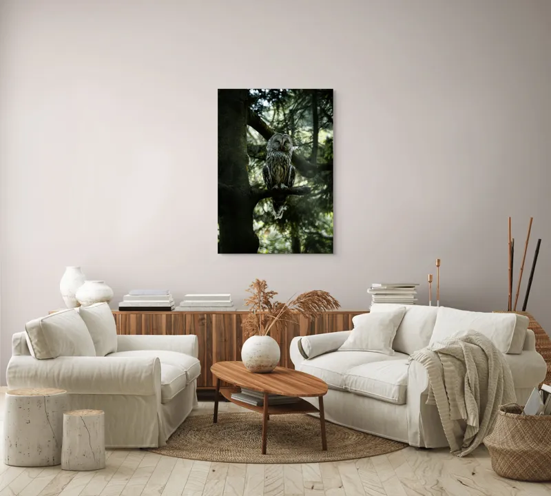 Tablou Canvas, "Bufnița în liniștea pădurii verzi", Bufniță, Copac, Lumină, Frunziș, Noapte, Natură, Serenitate, Pădure, Umbre, Mister., 70 x 100 cm – poza 4