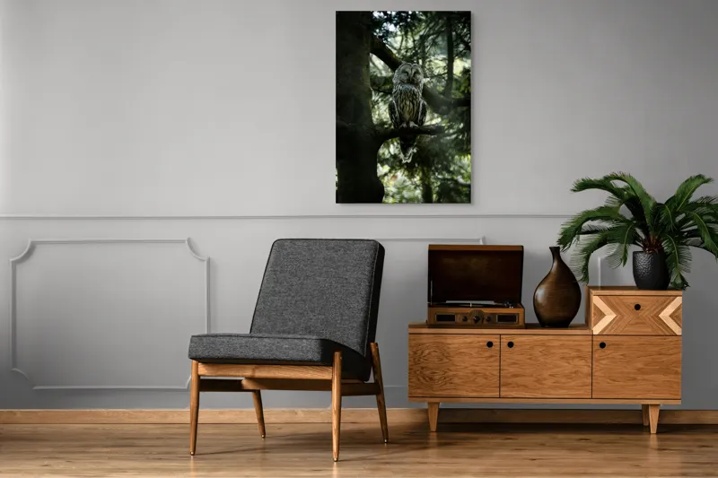 Tablou Canvas, "Bufnița în liniștea pădurii verzi", Bufniță, Copac, Lumină, Frunziș, Noapte, Natură, Serenitate, Pădure, Umbre, Mister., 70 x 100 cm – poza 6