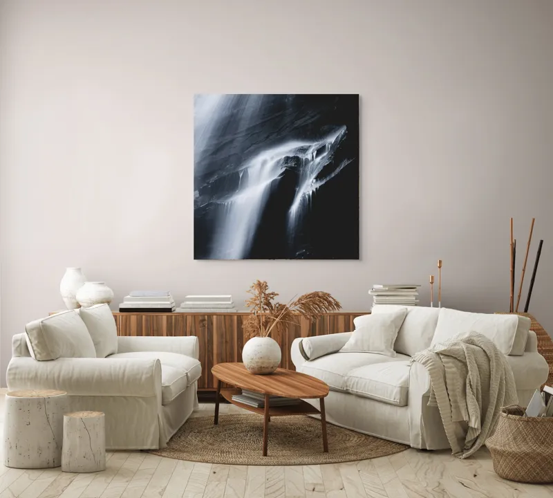 Tablou Canvas, "Cascadă nocturnă în lumina lunii", Cascadă, Apă, Rocă, Lumină, Umbre, Flux, Natură, Grație, Contrast, Eleganță, 100 x 100 cm – poza 3