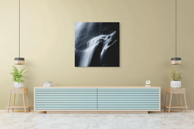 Tablou Canvas, "Cascadă nocturnă în lumina lunii", Cascadă, Apă, Rocă, Lumină, Umbre, Flux, Natură, Grație, Contrast, Eleganță, 100 x 100 cm – poza 5