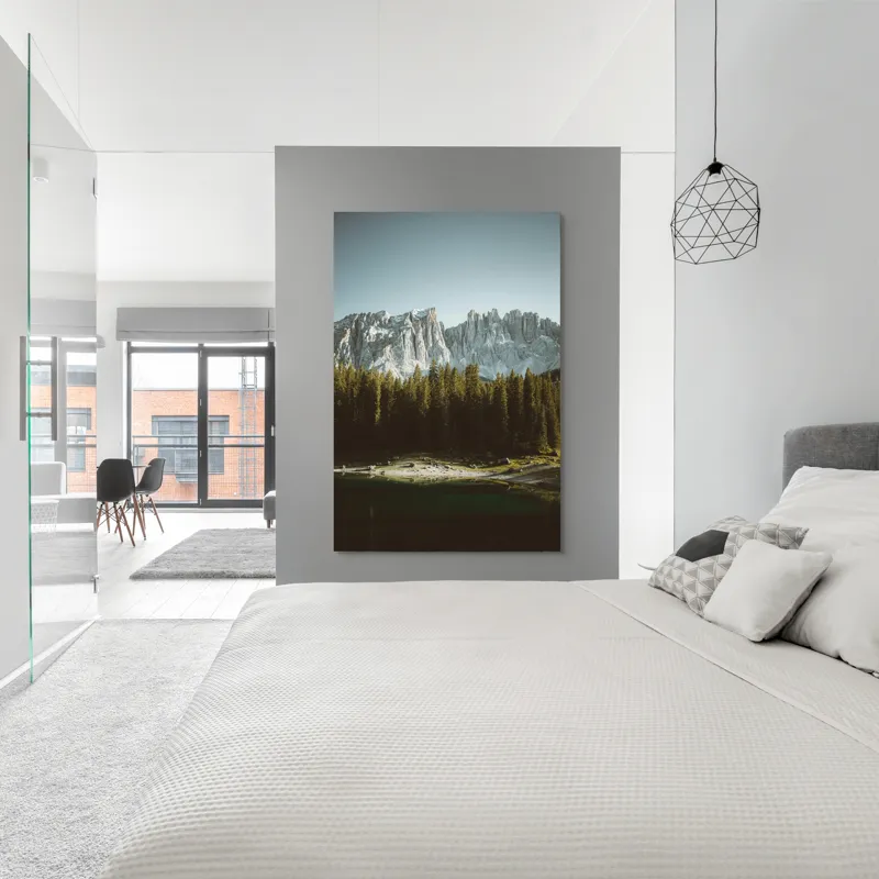 Tablou Canvas, "Pădurea și munții în lumina dimineții", Măreție, Pădure, Reflecție, Serena, Alpin, Claritate, Savoare, Liniște, Frumusețe, Natură, 100 x 150 cm – poza 5