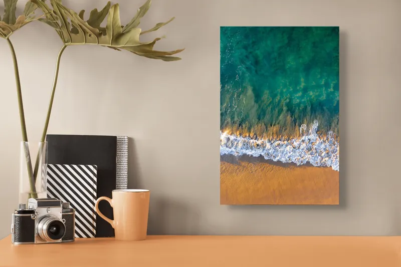 Tablou Canvas, "Valuri mângâind nisipul aurit", Albastru, Apă, Valuri, Nisip, Lumină, Textură, Natură, Ocean, Coastă, Relaxare, 26 x 39 cm – poza 3