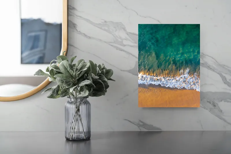 Tablou Canvas, "Valuri mângâind nisipul aurit", Albastru, Apă, Valuri, Nisip, Lumină, Textură, Natură, Ocean, Coastă, Relaxare, 26 x 39 cm – poza 4
