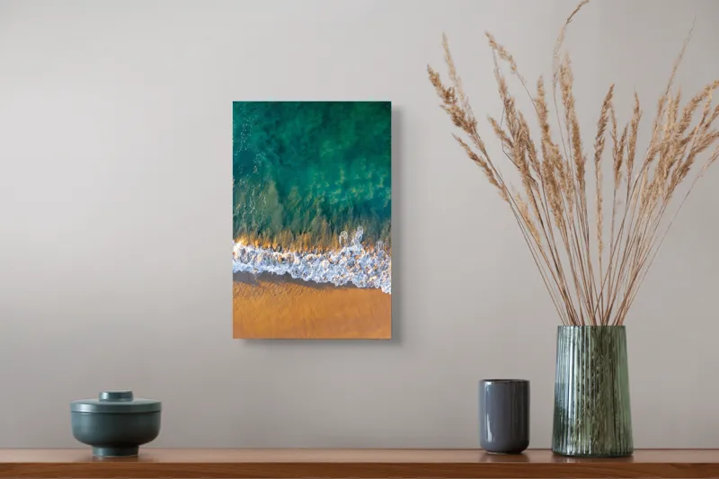 Tablou Canvas, "Valuri mângâind nisipul aurit", Albastru, Apă, Valuri, Nisip, Lumină, Textură, Natură, Ocean, Coastă, Relaxare, 26 x 39 cm – poza 5