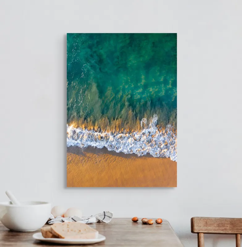 Tablou Canvas, "Valuri mângâind nisipul aurit", Albastru, Apă, Valuri, Nisip, Lumină, Textură, Natură, Ocean, Coastă, Relaxare, 50 x 70 cm – poza 3