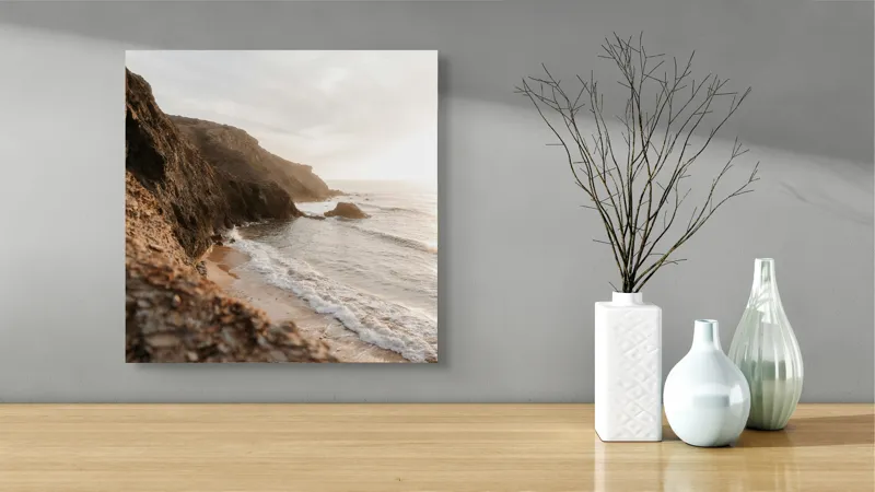 Tablou Canvas, "Valurile liniștite ale dimineții marine", Rocă, Plajă, Valuri, Apus, Cer, Pescăruși, Natura, Relaxare, Frumusețe, Mistică, 50 x 50 cm – poza 3