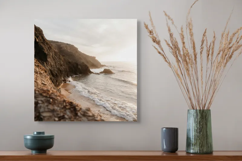 Tablou Canvas, "Valurile liniștite ale dimineții marine", Rocă, Plajă, Valuri, Apus, Cer, Pescăruși, Natura, Relaxare, Frumusețe, Mistică, 50 x 50 cm – poza 4