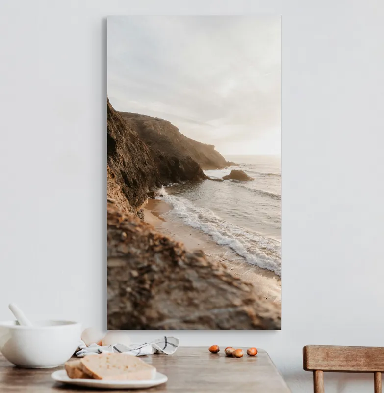Tablou Canvas, "Valurile liniștite ale dimineții marine", Rocă, Plajă, Valuri, Apus, Cer, Pescăruși, Natura, Relaxare, Frumusețe, Mistică, 50 x 90 cm – poza 3