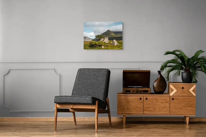 Tablou Canvas, "Armonia naturii sub cer senin", Coline, Rocă, Copac, Verdeață, Cer, Nori, Albastru, Natură, Tranquilitate, Peisaj, 70 x 50 cm – poza 4
