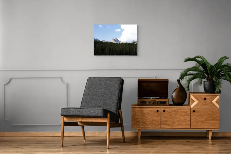 Tablou Canvas, "Munți semeți sub cer albastru", Munți, Pădure, Cer, Nori, Vârfuri, Natura, Măreție, Calm., 70 x 50 cm – poza 4