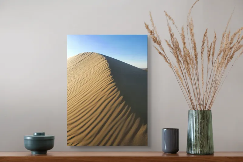 Tablou Canvas, "Umbra soarelui pe dunele lungi", Dună, Nisip, Umbră, Valuri, Lumină, Cer, Albastru, Textură, Colț, Natură, 39 x 54 cm – poza 3