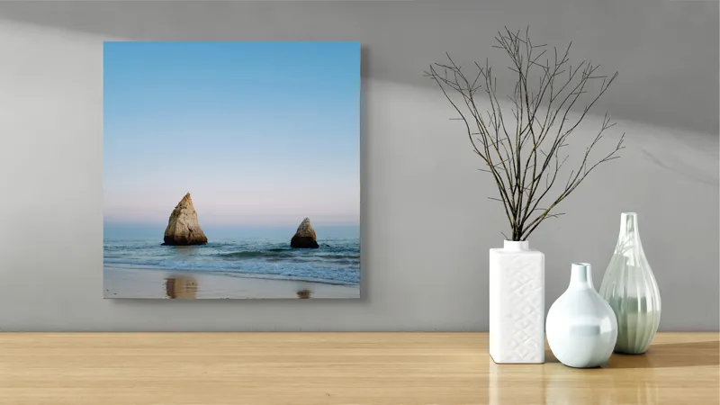 Tablou Canvas, "Stâncile tăcute ale dimineții marine", Cer, Stânci, Ocean, Reflecție, Plajă, Liniște, Apus, Orizont, Frumusețe, Natură, 50 x 50 cm – poza 3