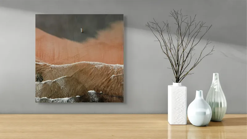 Tablou Canvas, "Un surfer singur pe plajă pustie", Nisip, Apa, Valuri, Surfer, Liniște, Natură, Coastă, 50 x 50 cm – poza 3