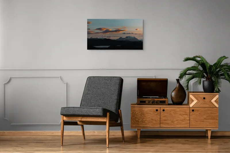 Tablou Canvas, "Cerul prinde culorile apusului linistit", Cer, Nori, Munți, Lac, Siluetă, Apus, Peisaj, Lumină, Umbre, Natură, 90 x 50 cm – poza 6