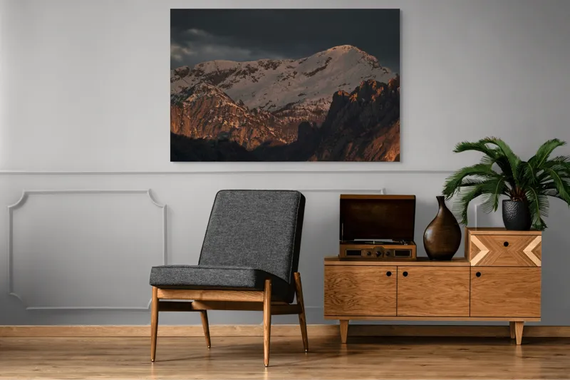 Tablou Canvas, "Lumina apusului peste munții înzăpeziți", Mister, Măreție, Lumină, Umbre, Contraste, Răsărit, Platou, Stânci, Vârfuri, Pământ, Nori, Cer, Înalt., 150 x 100 cm – poza 8