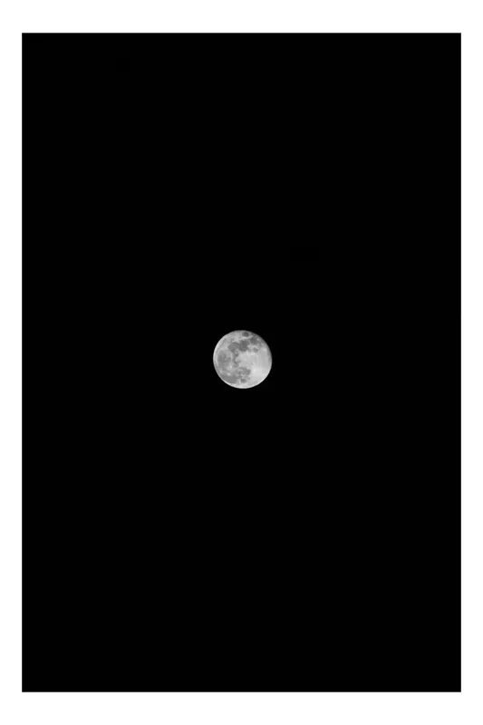 Tablou Canvas, "Luna în noapte misterioasă și rece", Lună, Noapte, Cer, Lumină, Mister, Întuneric, Calm, Fascinație, Solitudine, Frumusețe, 50 x 70 cm