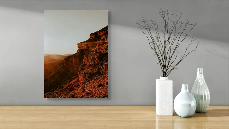 Tablou Canvas, "Apus pe stâncile deșertului roșu", Rocă, Apus, Deschis, Arid, Munți, Orizont, Lumină, Textură, Ruginiu, Sălbatic, 39 x 54 cm – poza 4