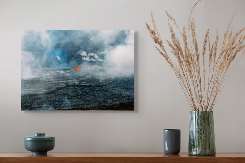 Tablou Canvas, "Focul interior al pământului viu", Mister, Spectacol, Natură, Forță, Energie, Lava, Abur, Intensitate, Erupție, Fum, Căldură, Dinamică, 54 x 39 cm – poza 4