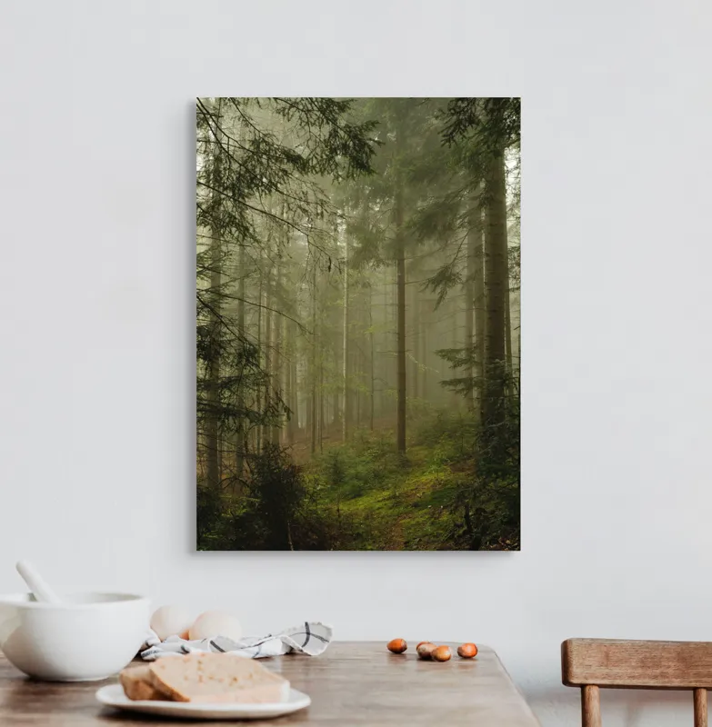Tablou Canvas, "Misterul pădurii învăluită în ceață", Copaci, Ceață, Pădure, Verdeață, Mister, Liniște, Natură, Umbre, Misticism, Vegetație, 50 x 70 cm – poza 3