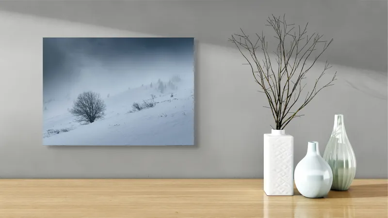 Tablou Canvas, "Iarna învăluind peisajul montan alb", Rece, Înghețat, Pustiu, Norii, Singurătate, Calm, Alb, Iernatic, Ramuri, Ceață, 54 x 39 cm – poza 3