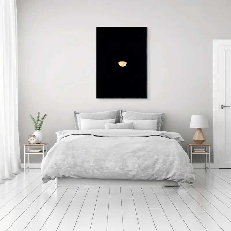 Tablou Canvas, "Luna fermecătoare pe cerul nopții", Lună, Jumătate, Noapte, Strălucire, Mister, Lumină, Cer, Întuneric, Fascinație, 70 x 100 cm – poza 3