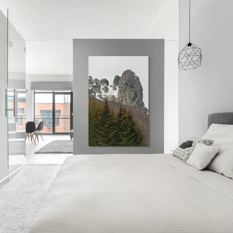 Tablou Canvas, "Tăcute stânci sub cerul înghețat", Montan, Stâncă, Zăpadă, Pădure, Cer, Vegetație, Natură, Răcoros, Abrupt, Peisaj., 100 x 150 cm – poza 5