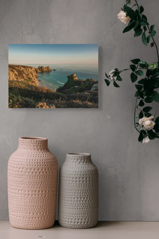 Tablou Canvas, "Apus de soare pe coasta de piatră", Ocean, Stânci, Plajă, Vegetație, Cer, Apus, Calm, Peisaj, Natură, Orizont, 54 x 39 cm – poza 8