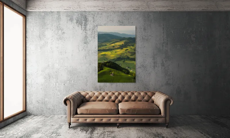 Tablou Canvas, "Panorama colinelor verzi sub soare", Peisaj, Coline, Căsuțe, Natura, Verdeață, Lumină, Serenitate, Dealuri, Pajiști, Rural., 100 x 150 cm – poza 6