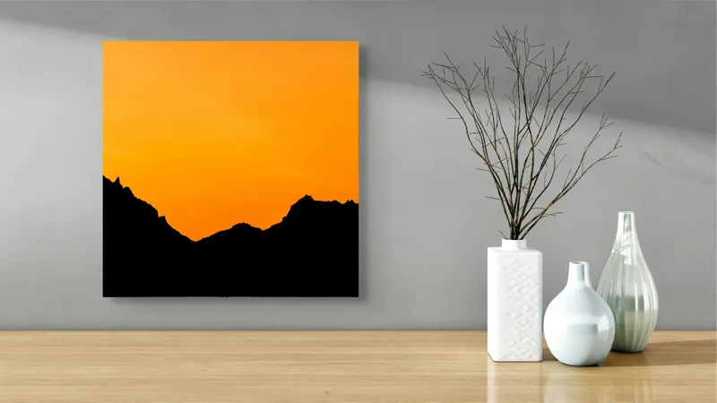 Tablou Canvas, "Vârfuri muntoase în amurg auriu", Apus, Siluetă, Munte, Cer, Portocaliu, Liniște, Orizont, Natură, 50 x 50 cm – poza 3