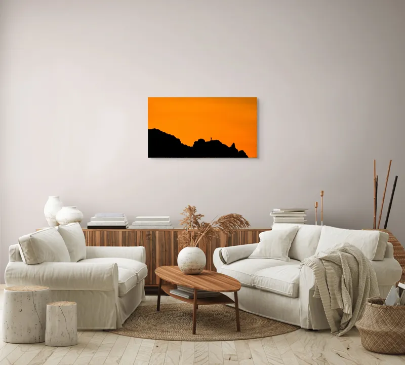 Tablou Canvas, "Singuratic pe culmea apusului umbros", Apus, Siluetă, Singurătate, Munte, Cer, Portocaliu, Calm, Umbre, Orizont, Aventură, 90 x 50 cm – poza 4