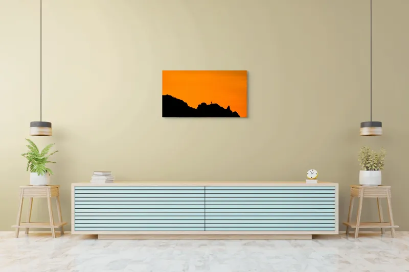 Tablou Canvas, "Singuratic pe culmea apusului umbros", Apus, Siluetă, Singurătate, Munte, Cer, Portocaliu, Calm, Umbre, Orizont, Aventură, 90 x 50 cm – poza 5