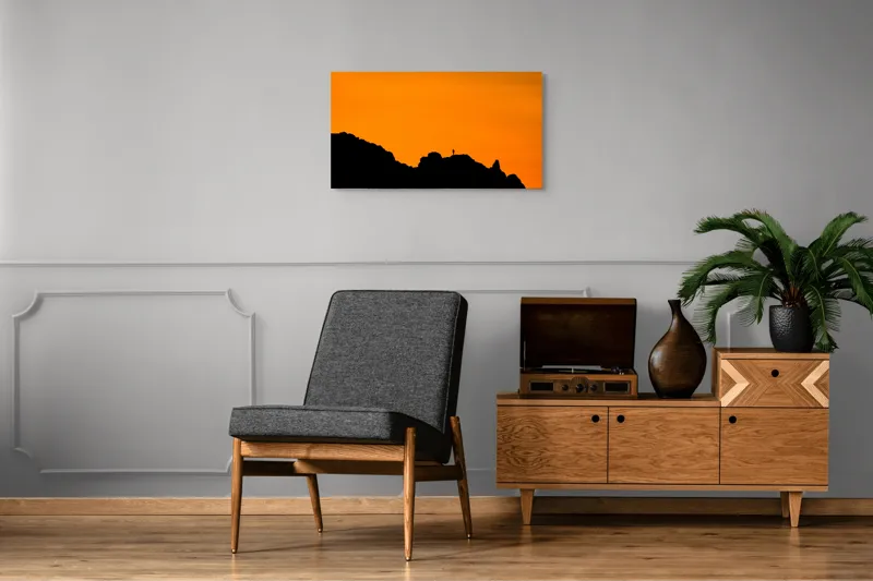 Tablou Canvas, "Singuratic pe culmea apusului umbros", Apus, Siluetă, Singurătate, Munte, Cer, Portocaliu, Calm, Umbre, Orizont, Aventură, 90 x 50 cm – poza 6