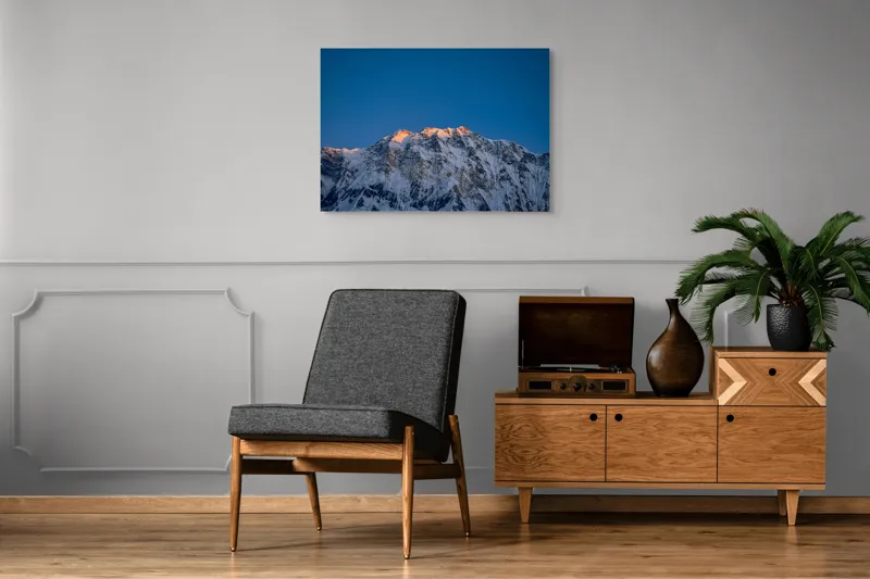 Tablou Canvas, "Strălucirea dimineții pe vârfuri înghețate", Munți, Zăpadă, Răsărit, Creste, Albastru, Lumină, Natură, Măreție, Calm, Splendoare, 100 x 70 cm – poza 8