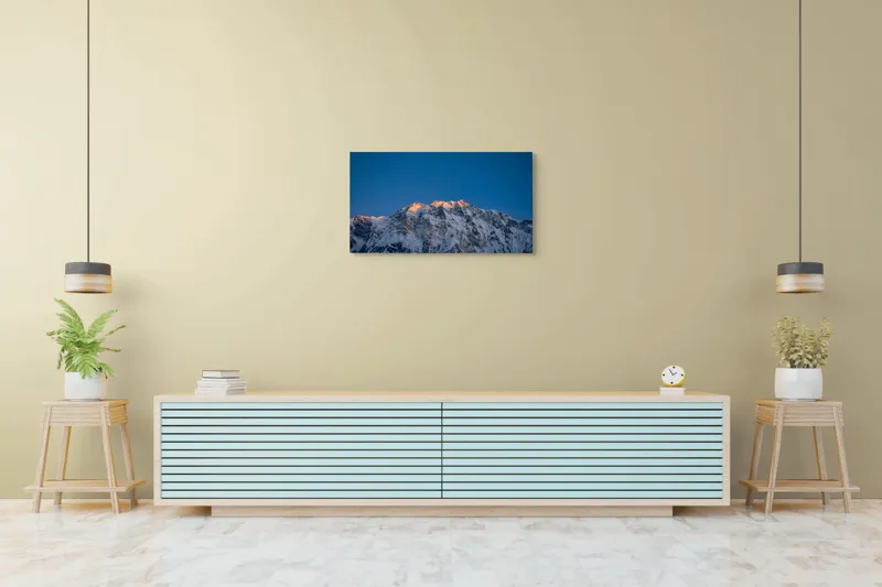 Tablou Canvas, "Strălucirea dimineții pe vârfuri înghețate", Munți, Zăpadă, Răsărit, Creste, Albastru, Lumină, Natură, Măreție, Calm, Splendoare, 90 x 50 cm – poza 5