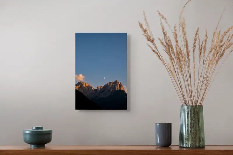 Tablou Canvas, "Luna răsare peste munții aurii", Munte, Apus, Cer, Lună, Umbre, Lumini, Rocă, Natură, Liniște, 26 x 39 cm – poza 5