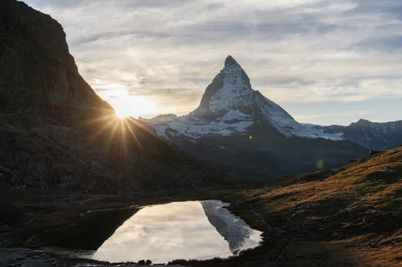Tablou Canvas, "Răsărit de soare peste Matterhorn", Majestic, Serene, Breathtaking, Natural, Illuminating, Reflective, 39 x 26 cm – poza 2